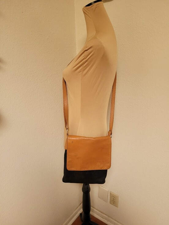 Vera Pelle Handbags - Vera Pelle Tan and Black Leather Crossbody Shoulder Bag